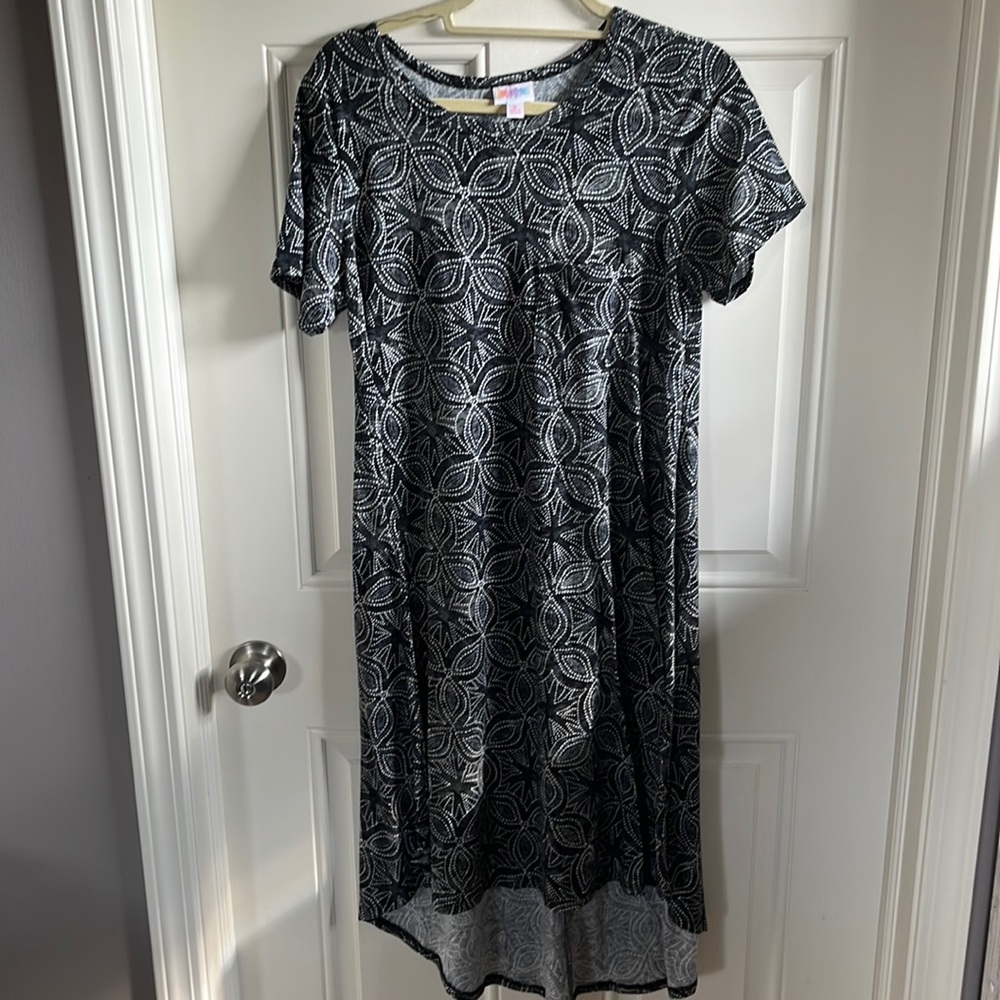 Lularoe Carly gray patterned